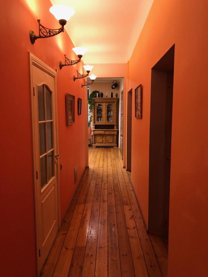 Appartement Classical Large On Alberta Street, Free Locked Parking