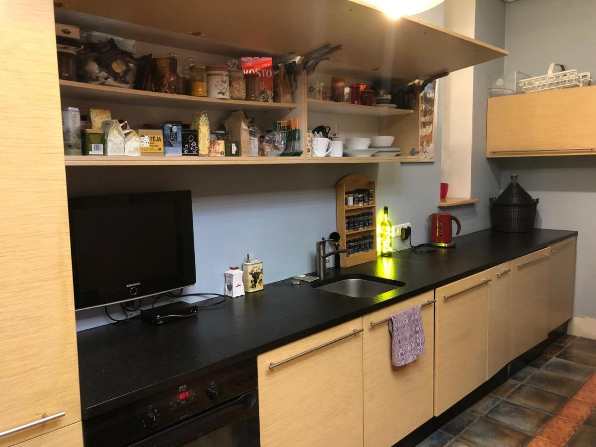 Classical Large On Alberta Street, Free Locked Parking Appartement
