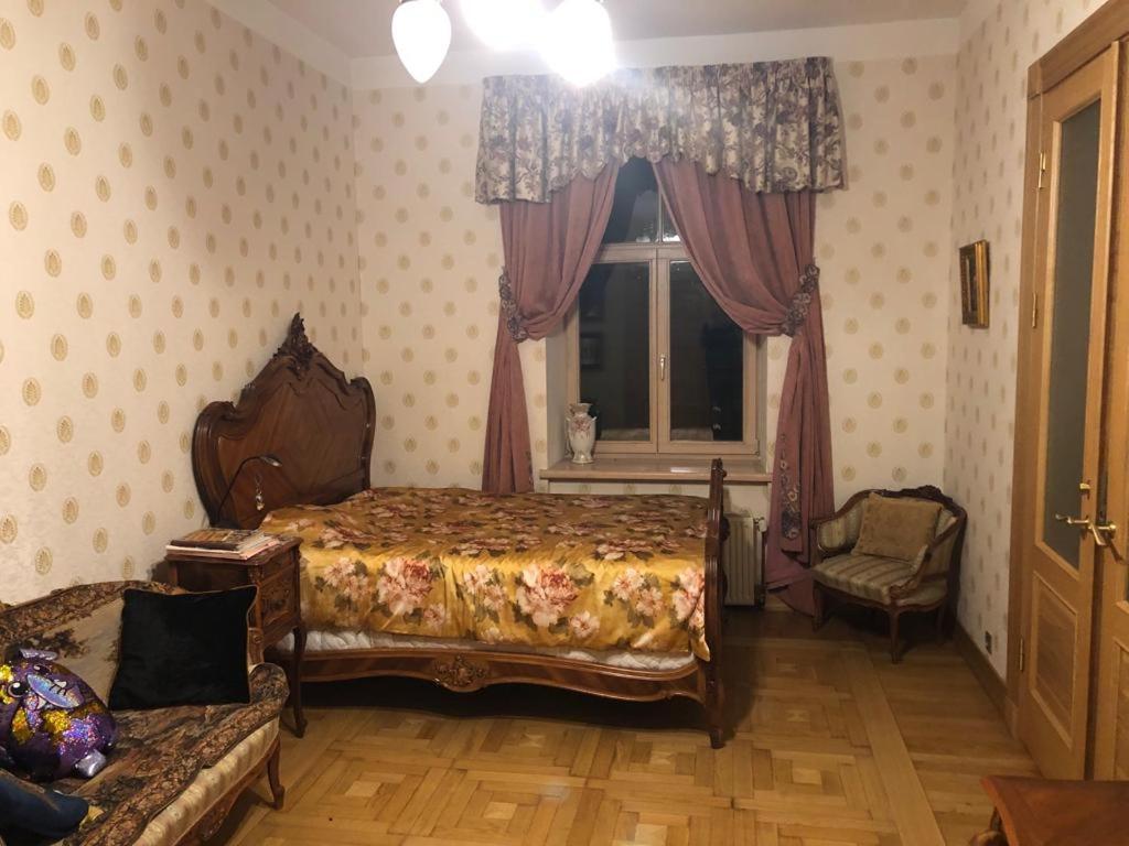 Classical Large On Alberta Street, Free Locked Parking Appartement